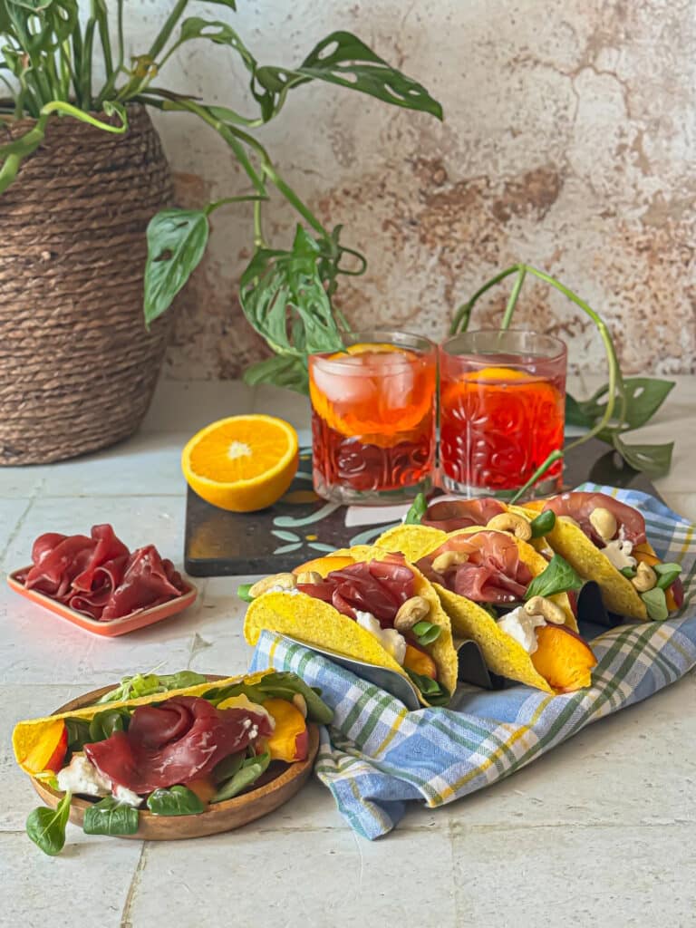 .Tacos Estivi con Bresaola e Pesca in abbinamento al Negroni